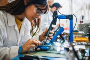 10 online jobs for students and how much they pay